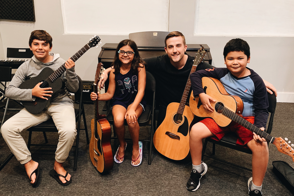 group-guitar-class-pembroke-pines-fl-1024x683