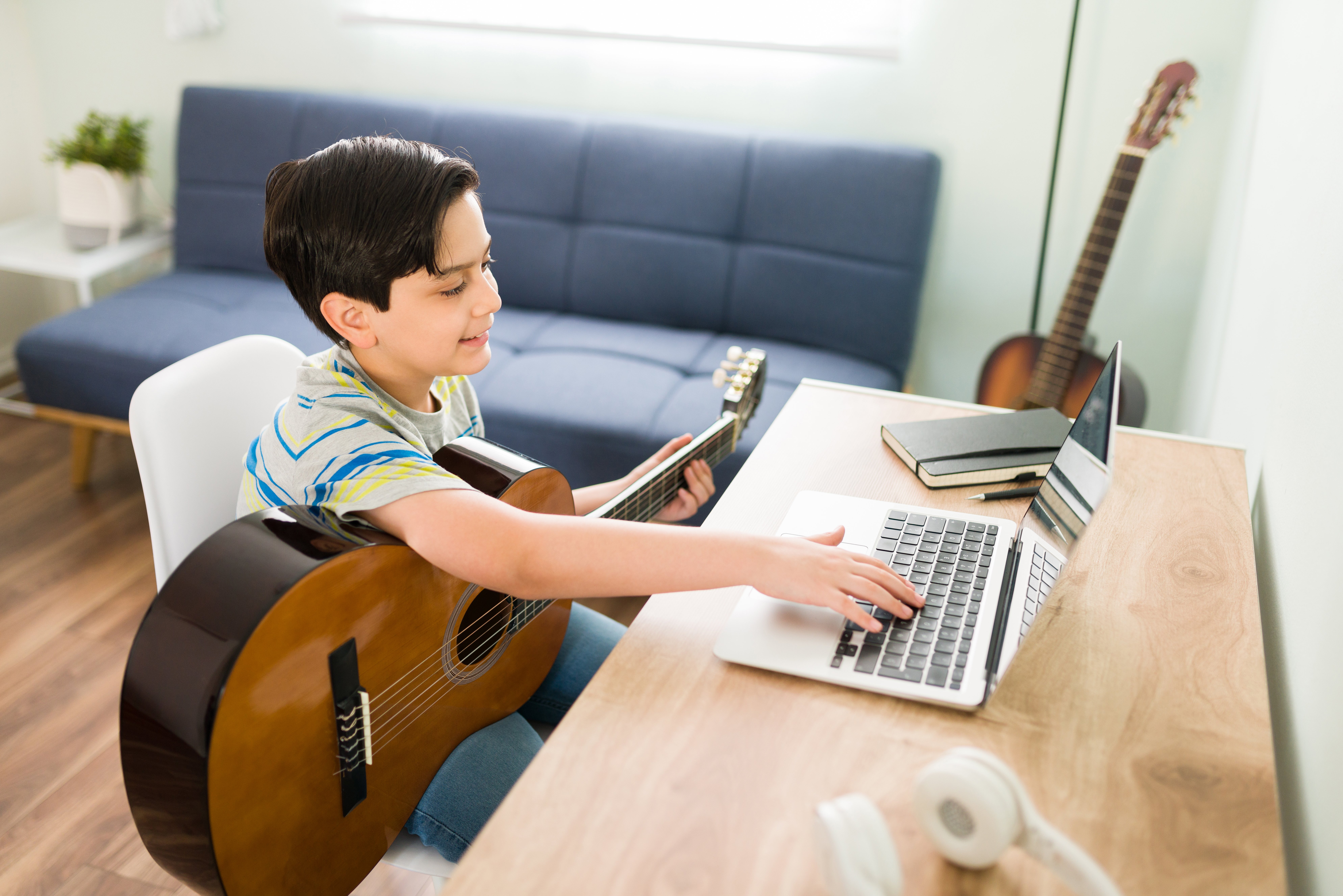 Kids online guitar lesson